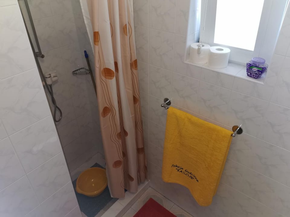 Shower, Bathroom, towels