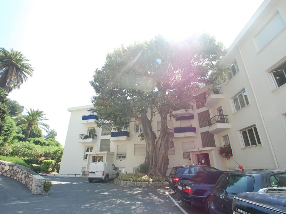 Studio lumineux avec grande terrasse et garage privé - FR-1-196-276 Apartment in Roquebrune-Cap-Martin