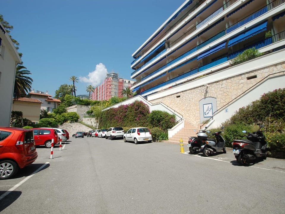 Studio lumineux avec grande terrasse et garage privé - FR-1-196-276 Apartment in Roquebrune-Cap-Martin