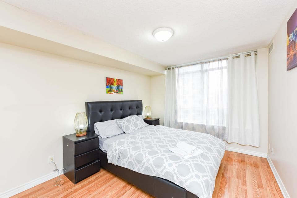 PlanURstay - Ideal 2 BR & 2BTH 3888 Duke of York Blvd Apartment in Mississauga