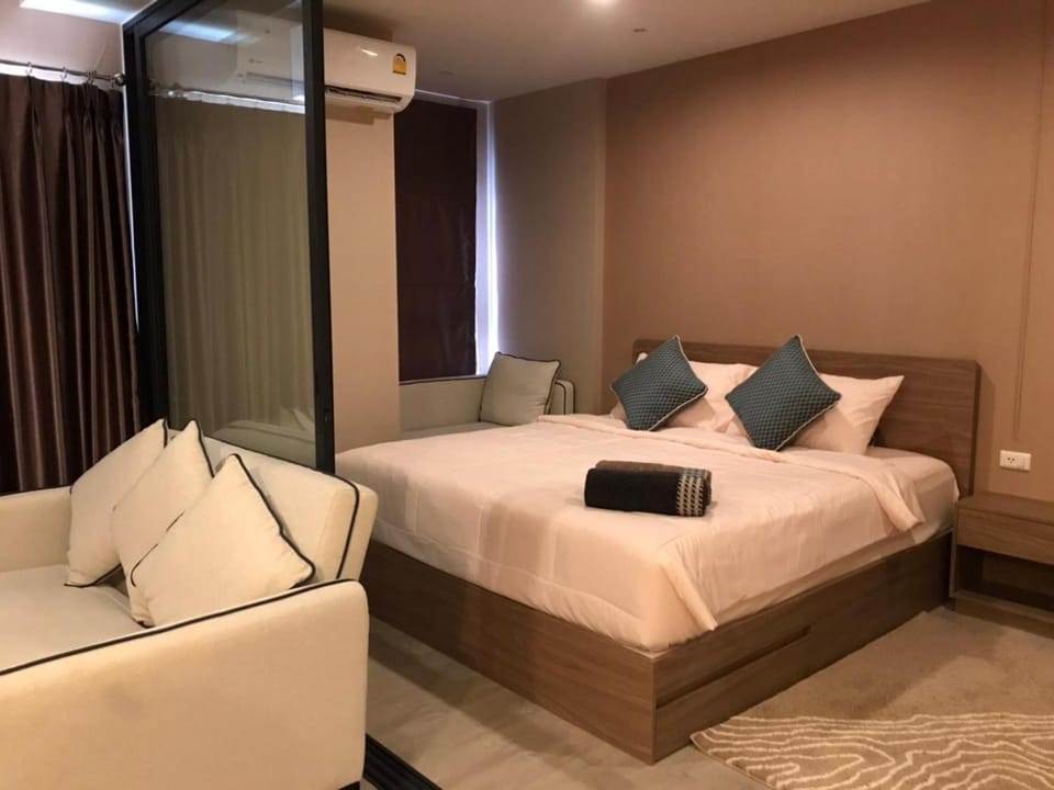 Bed, Photo of the whole room, Bedroom