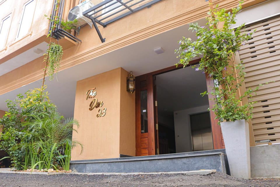 Facade/entrance