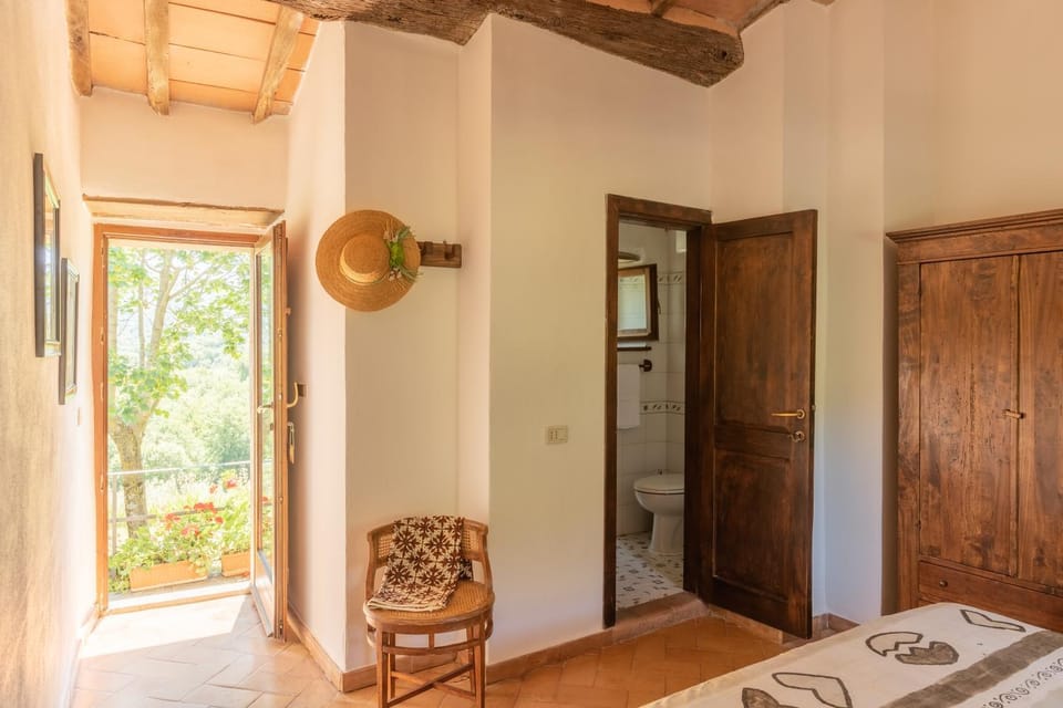 Bed and Breakfast Le Pianore Farm Stay in Tuscany