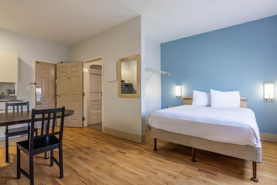 Photo of the whole room, Dining area, Bedroom, Bath