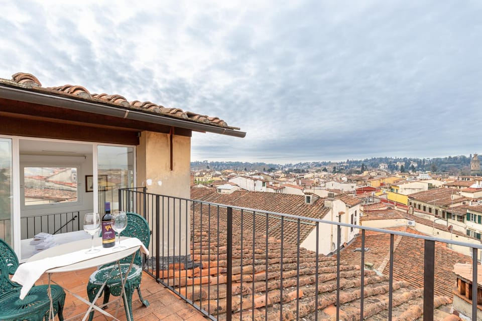 Balcony/Terrace, Seating area, Dining area, City view, Landmark view, Quiet street view