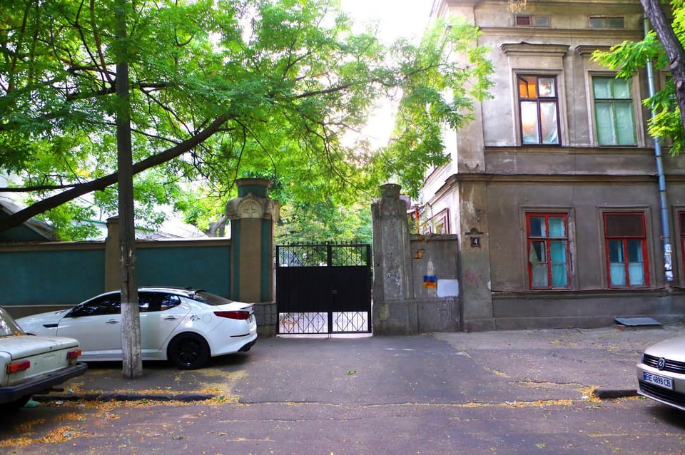 Facade/entrance
