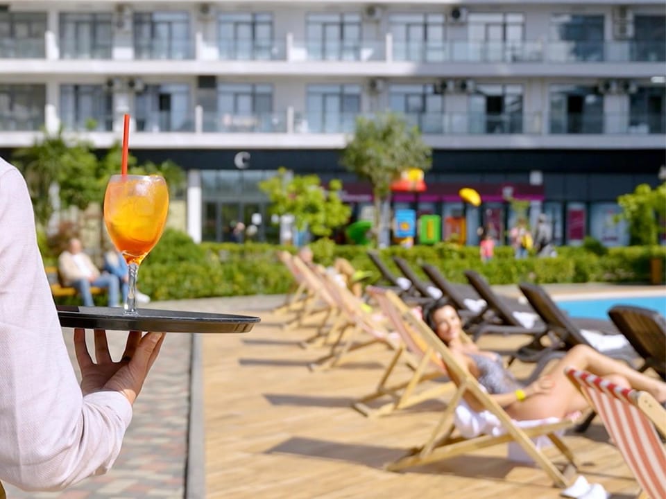 Day, People, Food and drinks, Pool view, Swimming pool, Drinks, group of guests, sunbed