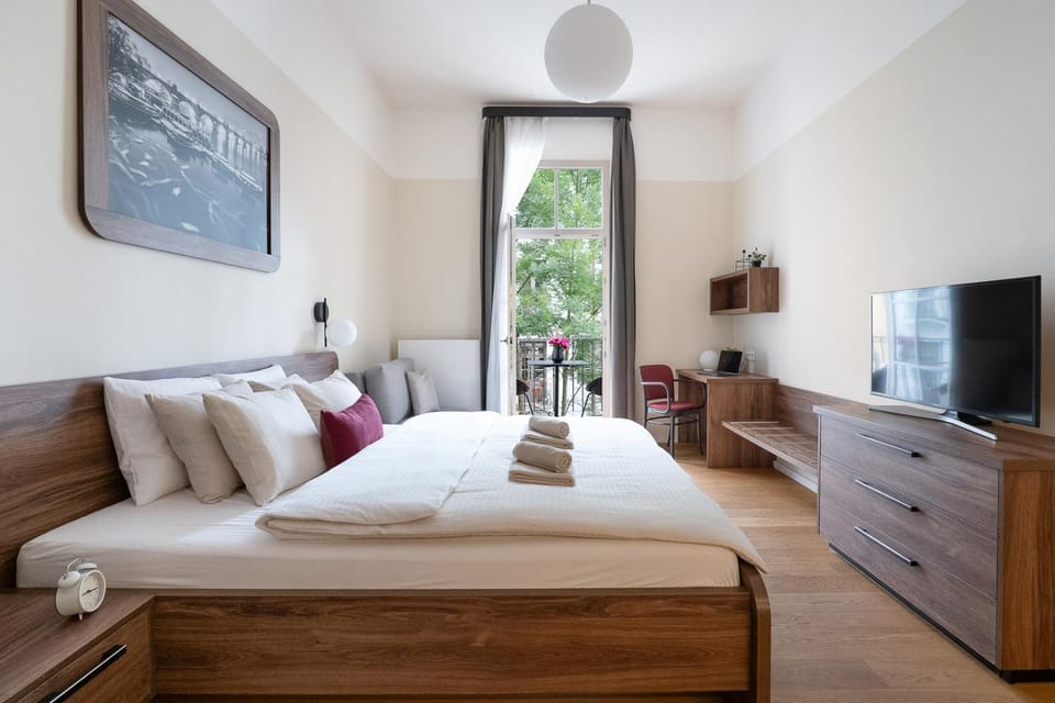 Bed, TV and multimedia, Photo of the whole room, Evening entertainment, Bedroom
