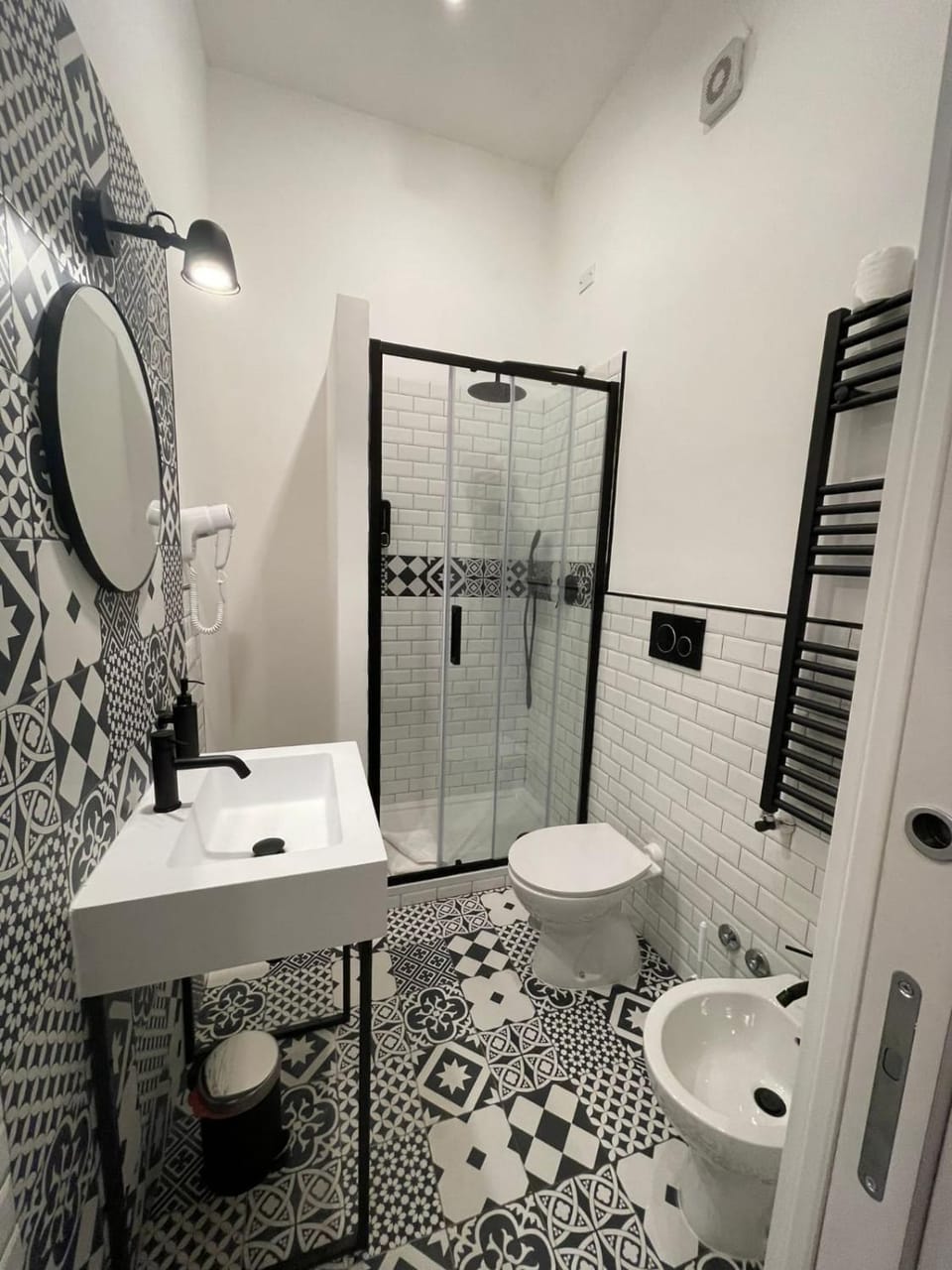 Shower, Toilet, Bathroom, bidet, towels