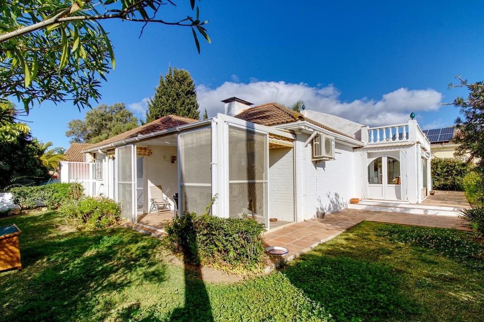 Property building, Facade/entrance, Garden