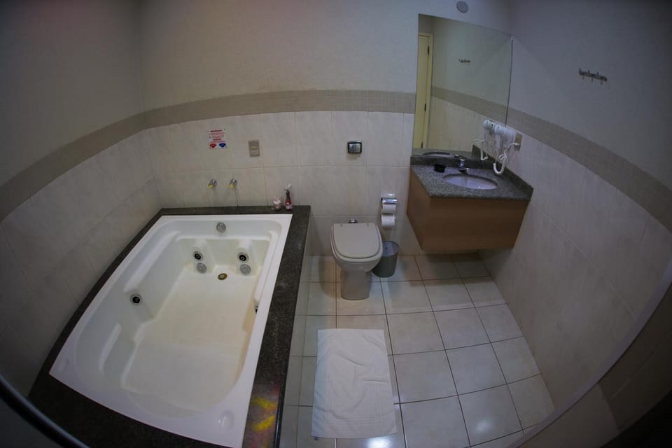 Hot Tub, Bathroom
