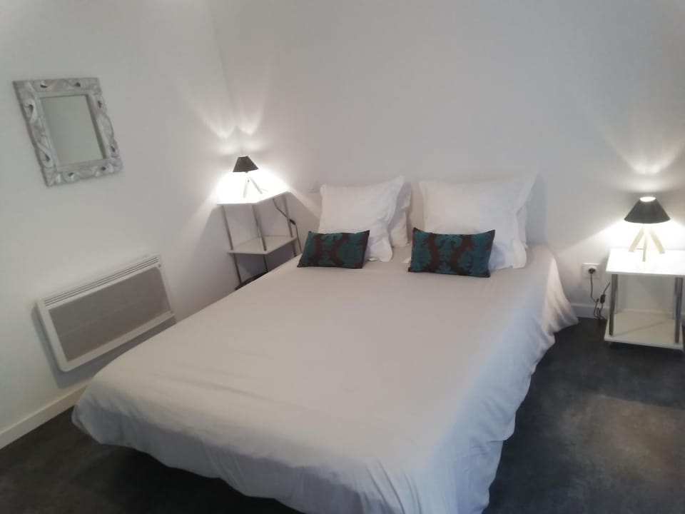 Bed, TV and multimedia, Coffee/tea facilities, Photo of the whole room, Bedroom, internet, towels