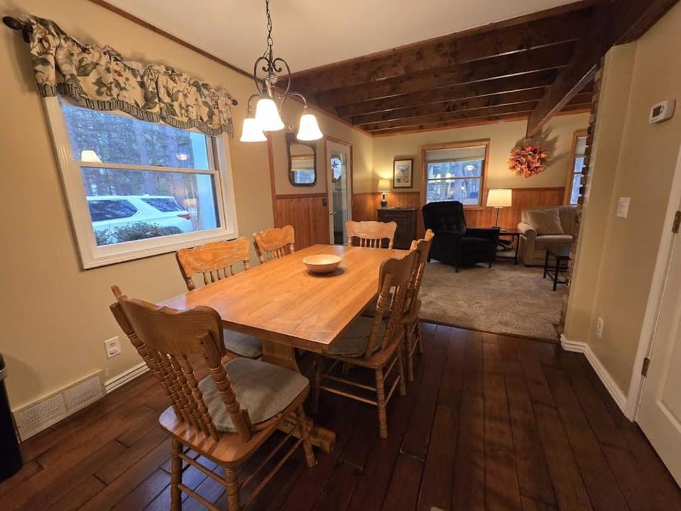 Saltbox House in Michigan