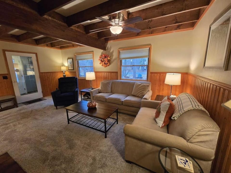 Saltbox House in Michigan