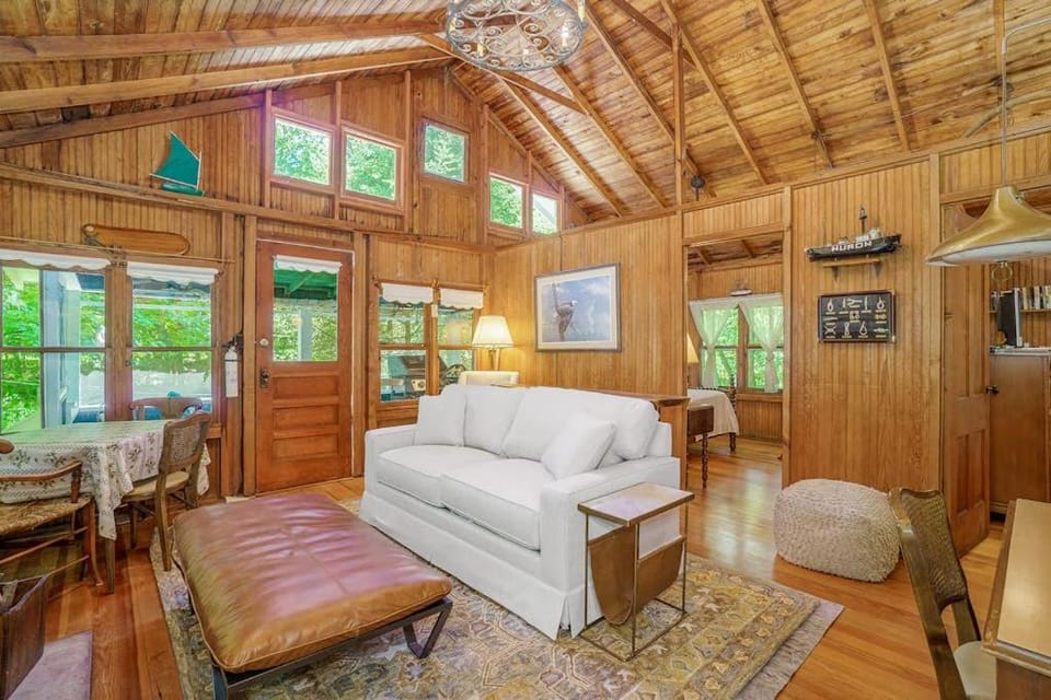 Park Vogel Cottage House in Lake Township