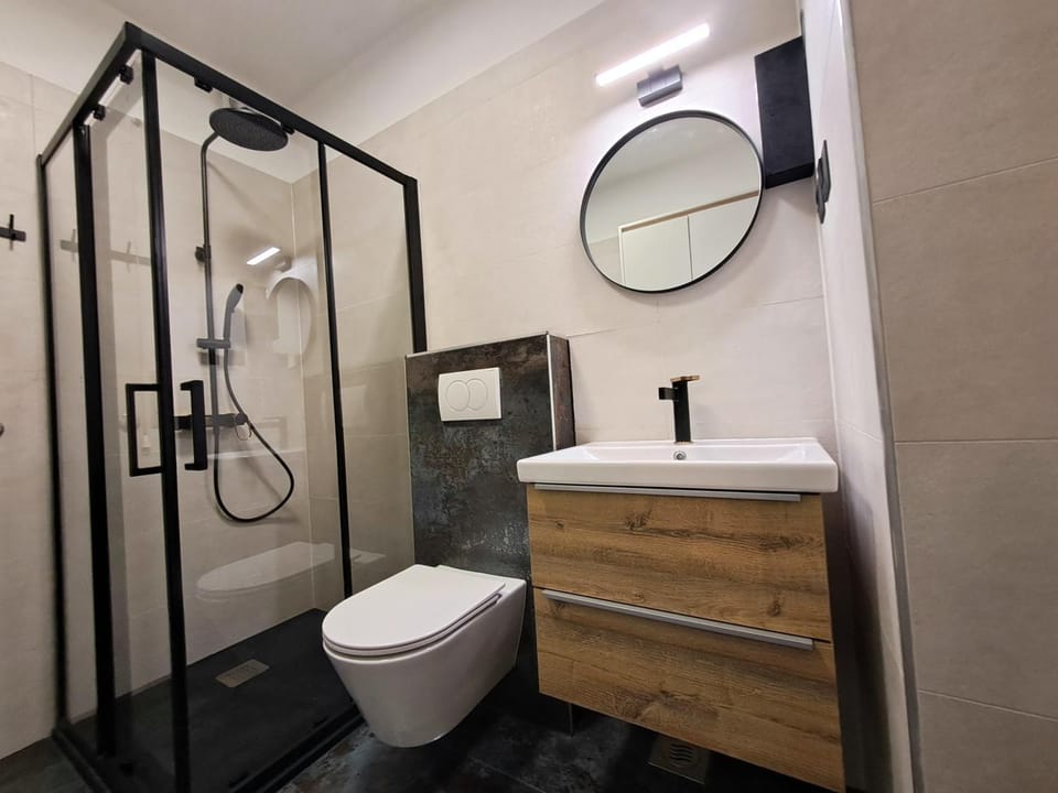 Shower, Toilet, Bathroom