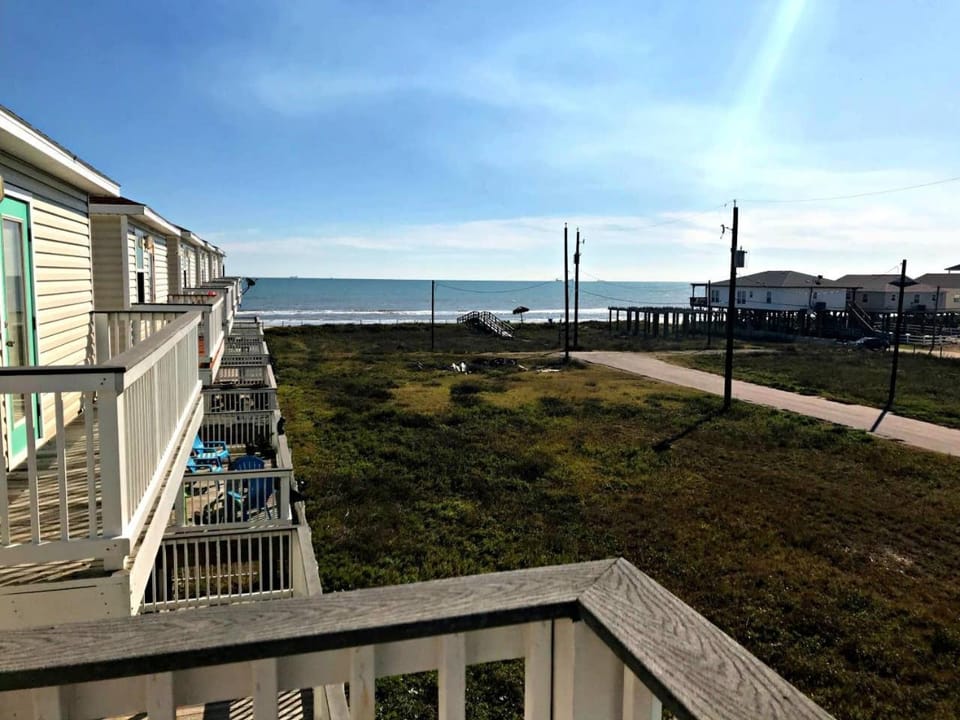 Phoenix Rising - Chill Beach Vibes, 4 Decks! House in Surfside Beach