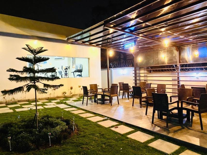 Lounge or bar, Lounge or bar