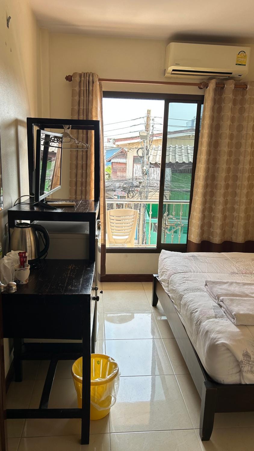 Baan Taweesuk Guest House Bed and Breakfast in Hua Hin District