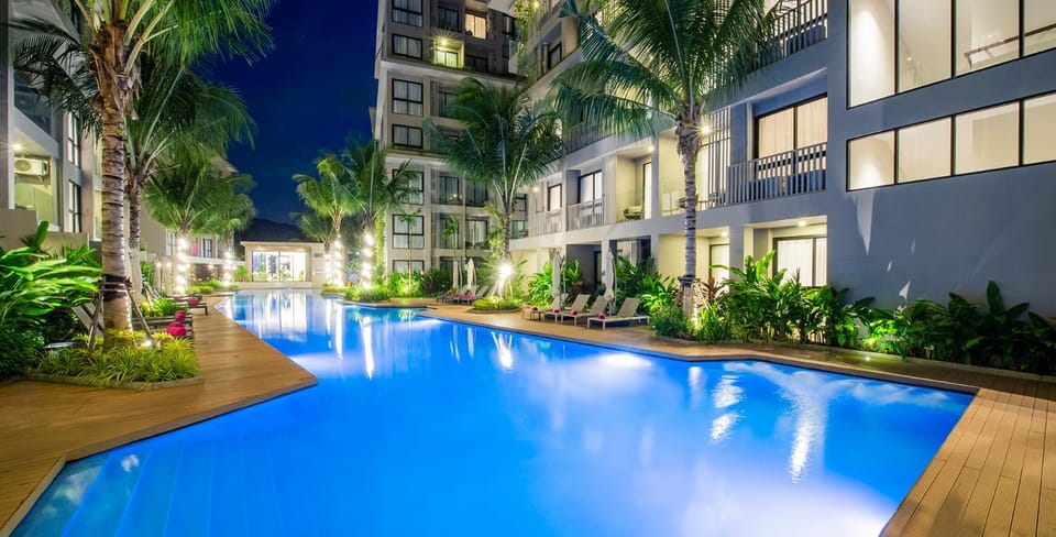 Property building, Swimming pool, Swimming pool
