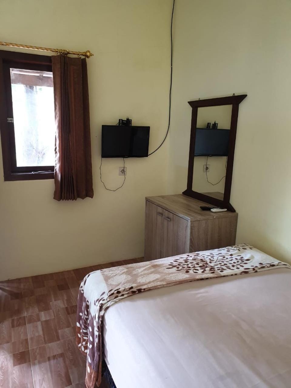 Bed, TV and multimedia, Bedroom