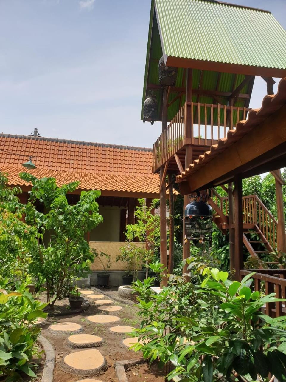 Property building, Facade/entrance, Garden