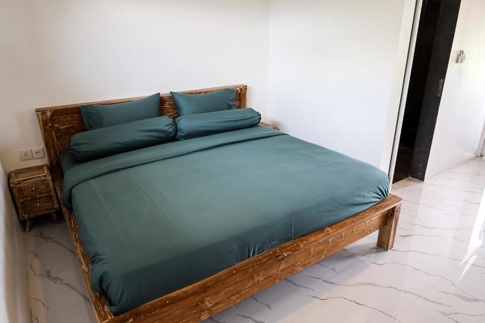 Swell Hotel, Pool Bar & Restaurant Hostel in Kediri