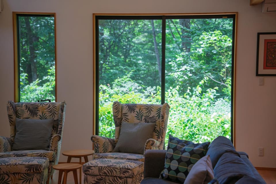 Spring, Day, Garden, Living room, Seating area, Garden view