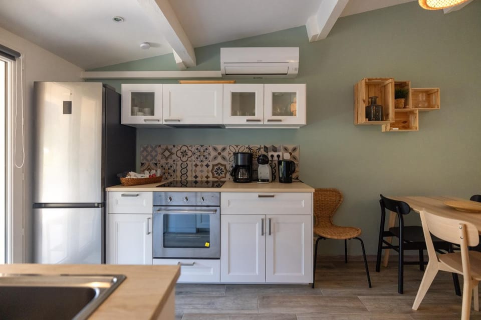 Kitchen or kitchenette, stove, kitchen