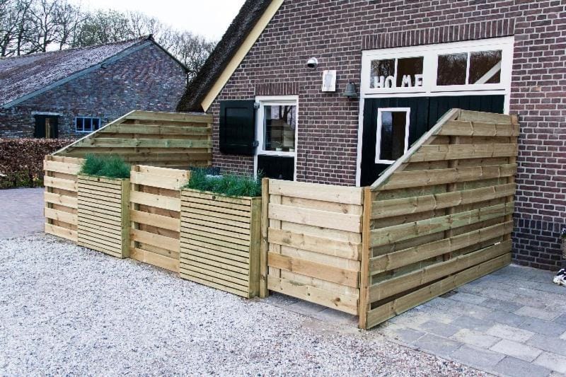 Property building, Facade/entrance, Garden, Balcony/Terrace