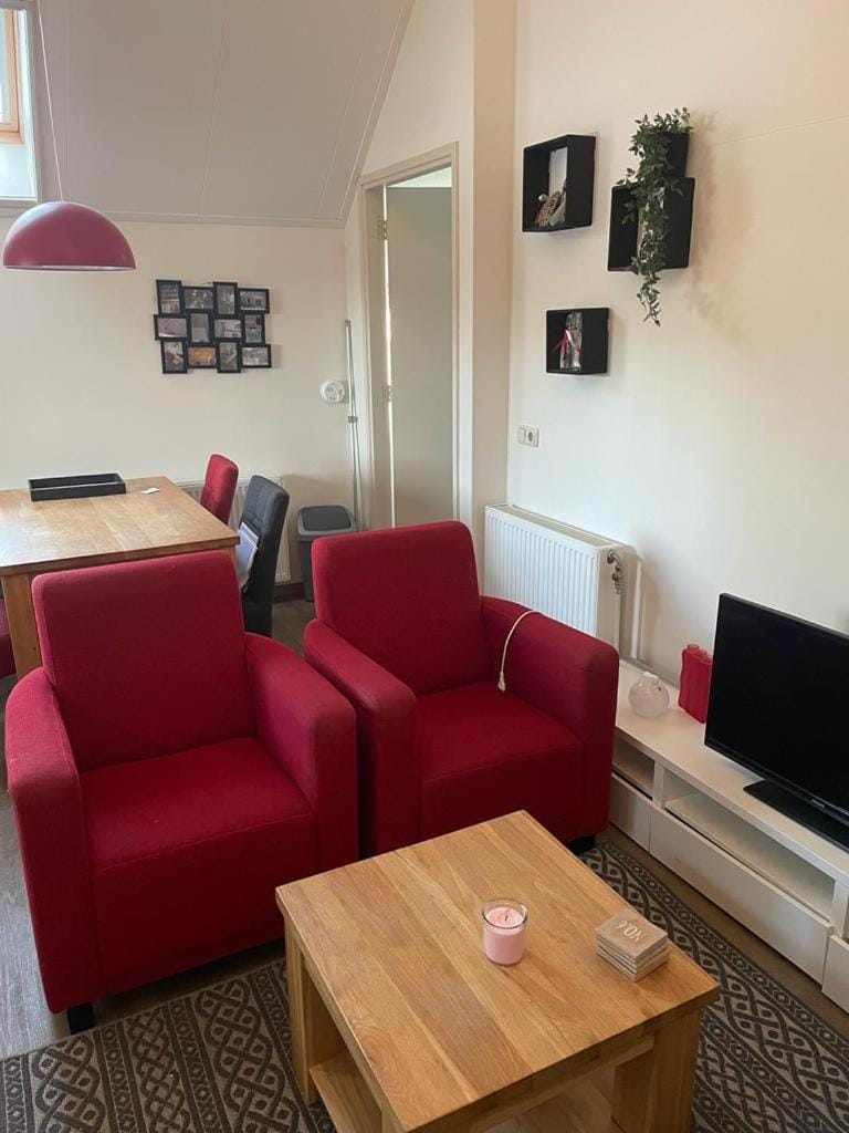 TV and multimedia, Living room, Seating area, Dining area