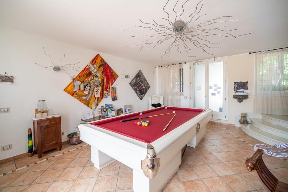 Billiard, Lobby or reception