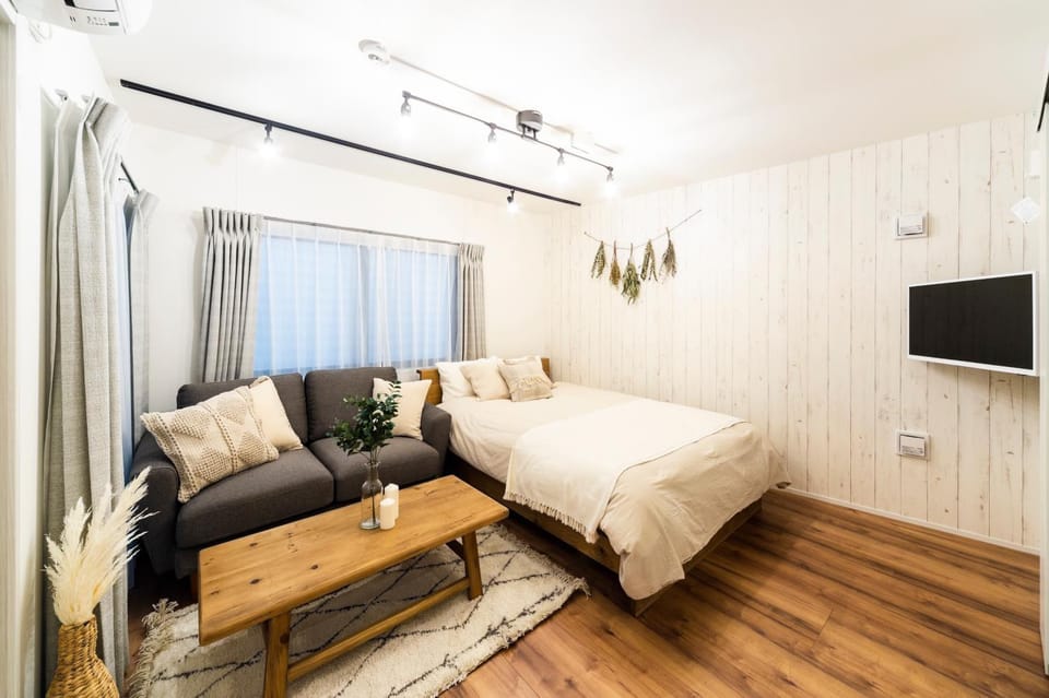 Bed, Living room, Photo of the whole room, Seating area, Bedroom