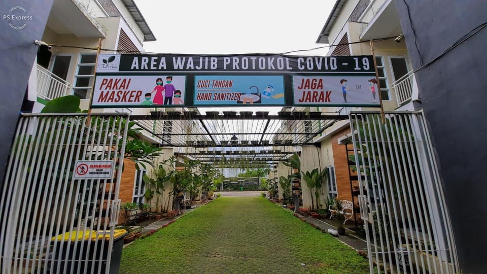 Property building, Facade/entrance, On site, Garden view