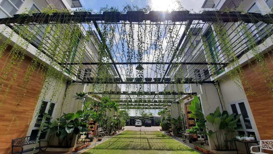 Property building, Facade/entrance, Balcony/Terrace, Garden view