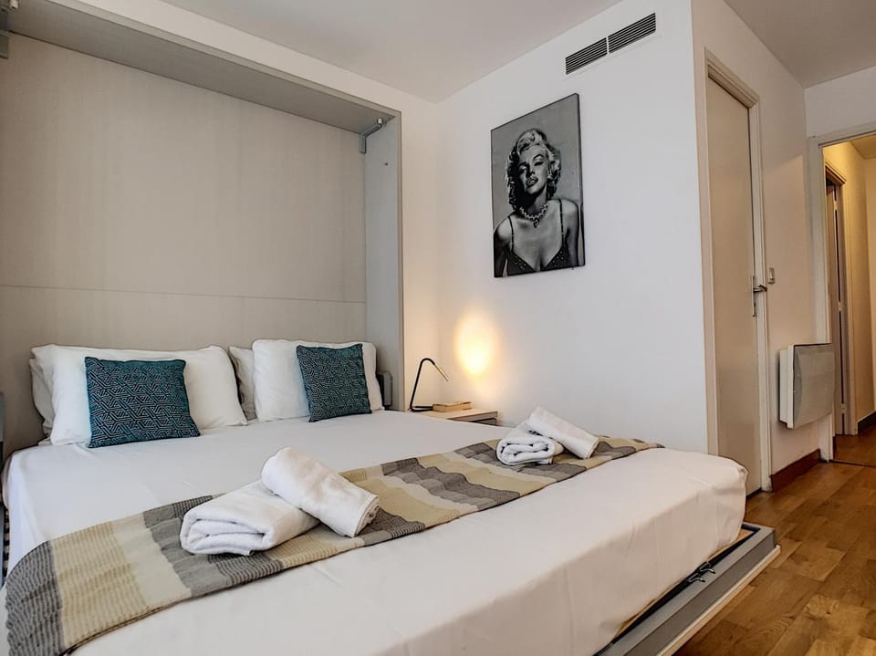 Bed, Living room, Other
