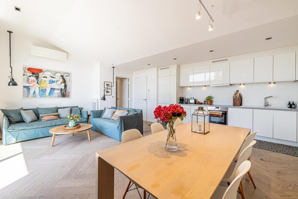 Kitchen or kitchenette, Living room