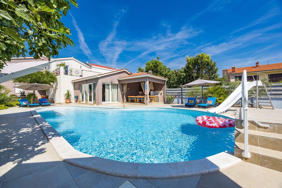 Five bedroom villa Emily with pool in Medulin Villa in Medulin