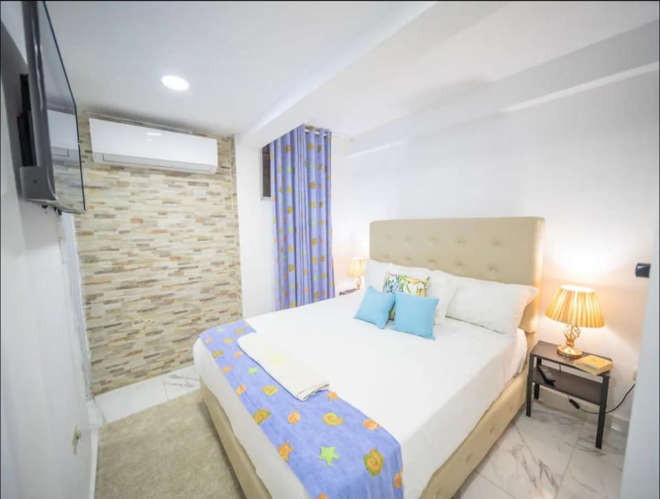 Bed, TV and multimedia, Photo of the whole room, Floor plan, Bedroom, flat iron, heating, locker, safe, towels, wardrobe, air conditioner