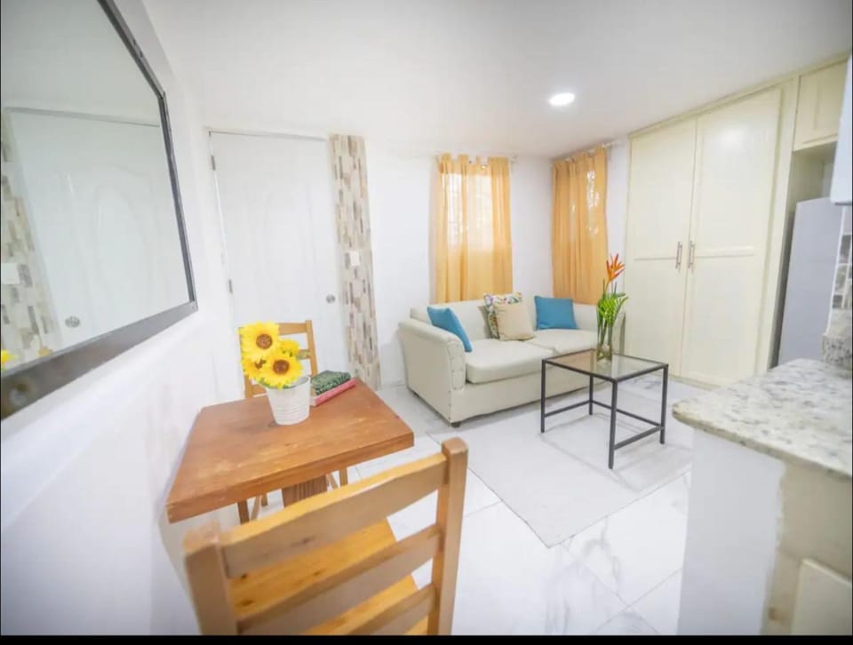 Restaurant/places to eat, Communal lounge/ TV room, Living room, Dining area, Food, City view, Meals, Quiet street view, internet, locker, shuttle, stove, wardrobe, kitchen