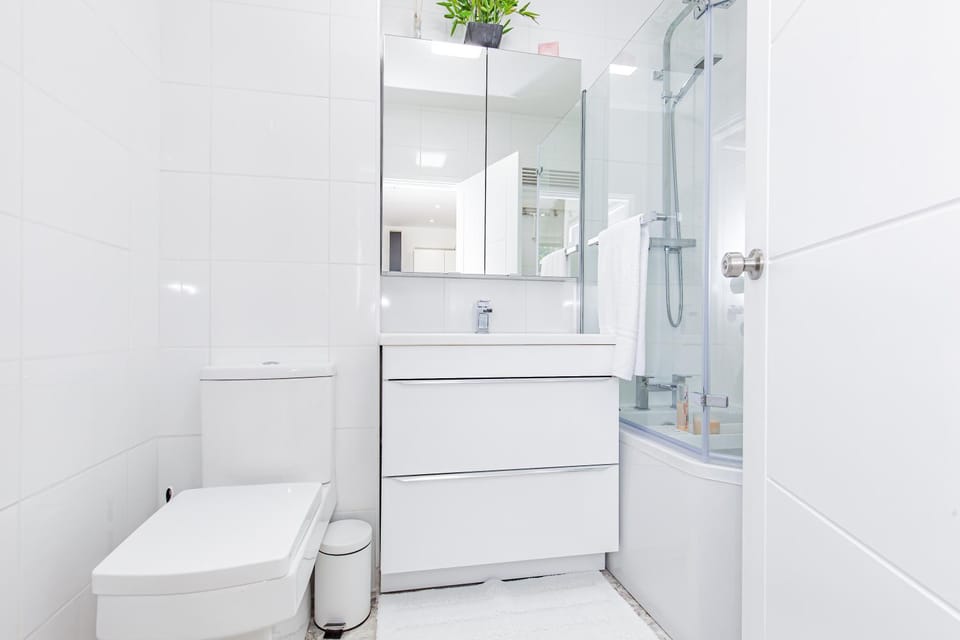 Shower, Toilet, Bathroom, Bath