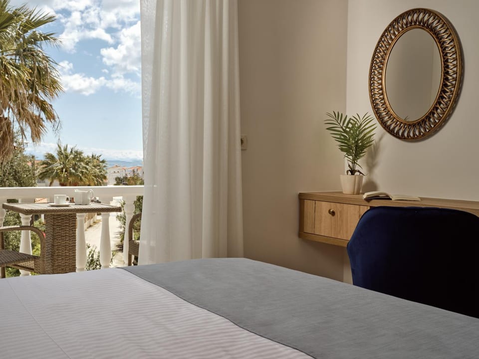 View (from property/room), Photo of the whole room, Bedroom