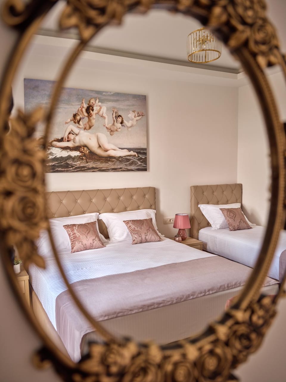 Bed, Photo of the whole room, Decorative detail, Bedroom