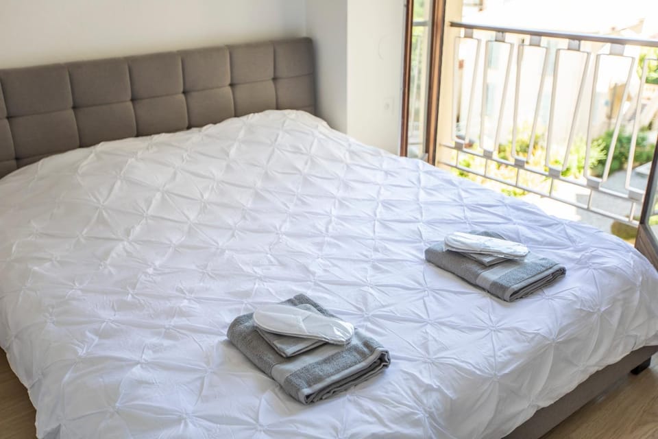 ++++ renovated cosy 50m2 sunny flat / balcony / close to beach and to the Palais des festivals ++++ Apartment in Cannes