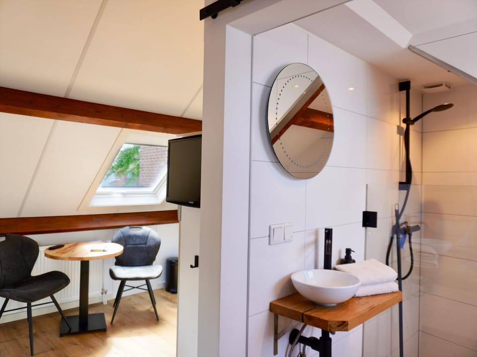 Bathroom, Seating area