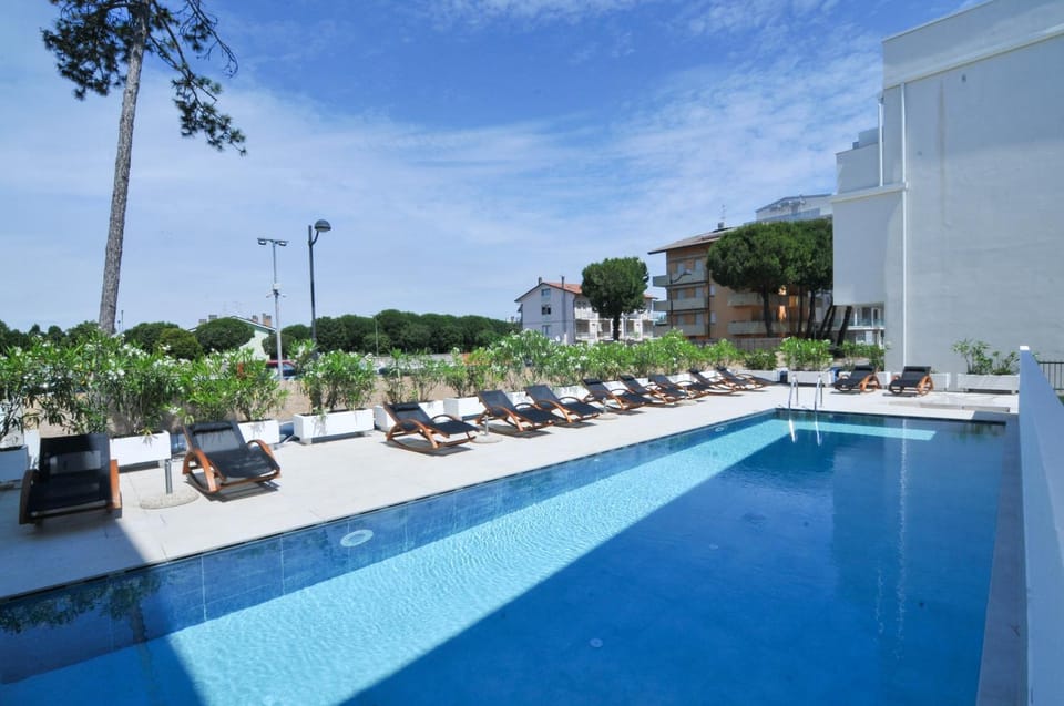 Day, Pool view, Swimming pool, sunbed