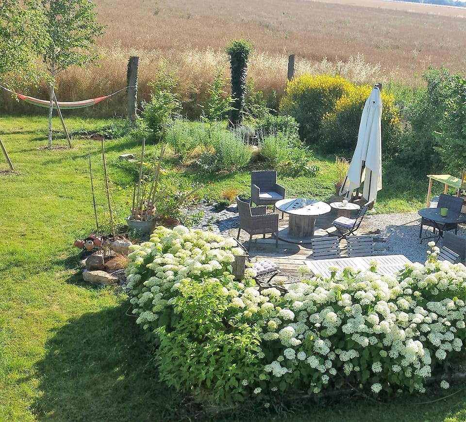 Property building, Nearby landmark, Restaurant/places to eat, Natural landscape, Summer, Children play ground, Table tennis, Canoeing, Hiking, Cycling, On site, Supermarket/grocery shop, Shopping Area, Swimming pool, Sunrise