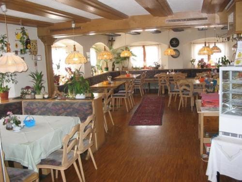 Restaurant/places to eat, Day