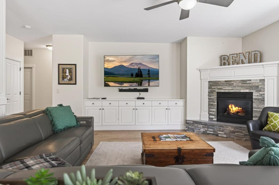 Flagline Trail House in Bend