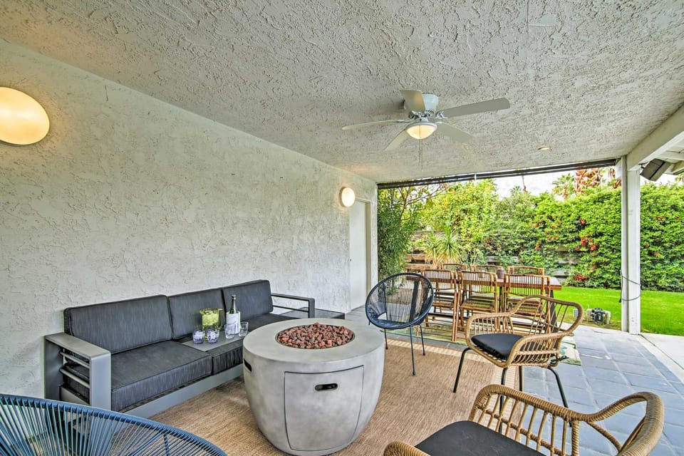 Covered Patio, Pool & Games: Home in Palm Springs House in Palm Springs